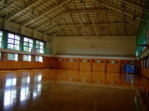 静岡県立朝霧野外活動センター 体育館 館内