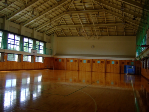 静岡県立朝霧野外活動センター 体育館 館内