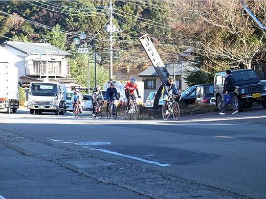 修善寺駅周辺の緩やかな登り坂
