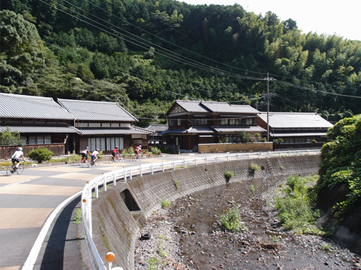 宇津ノ谷の街並み