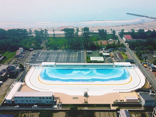 静波サーフスタジアムの波